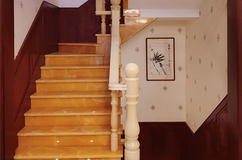 凤县中式别墅室内汉白玉石楼梯的定制安装装饰效果